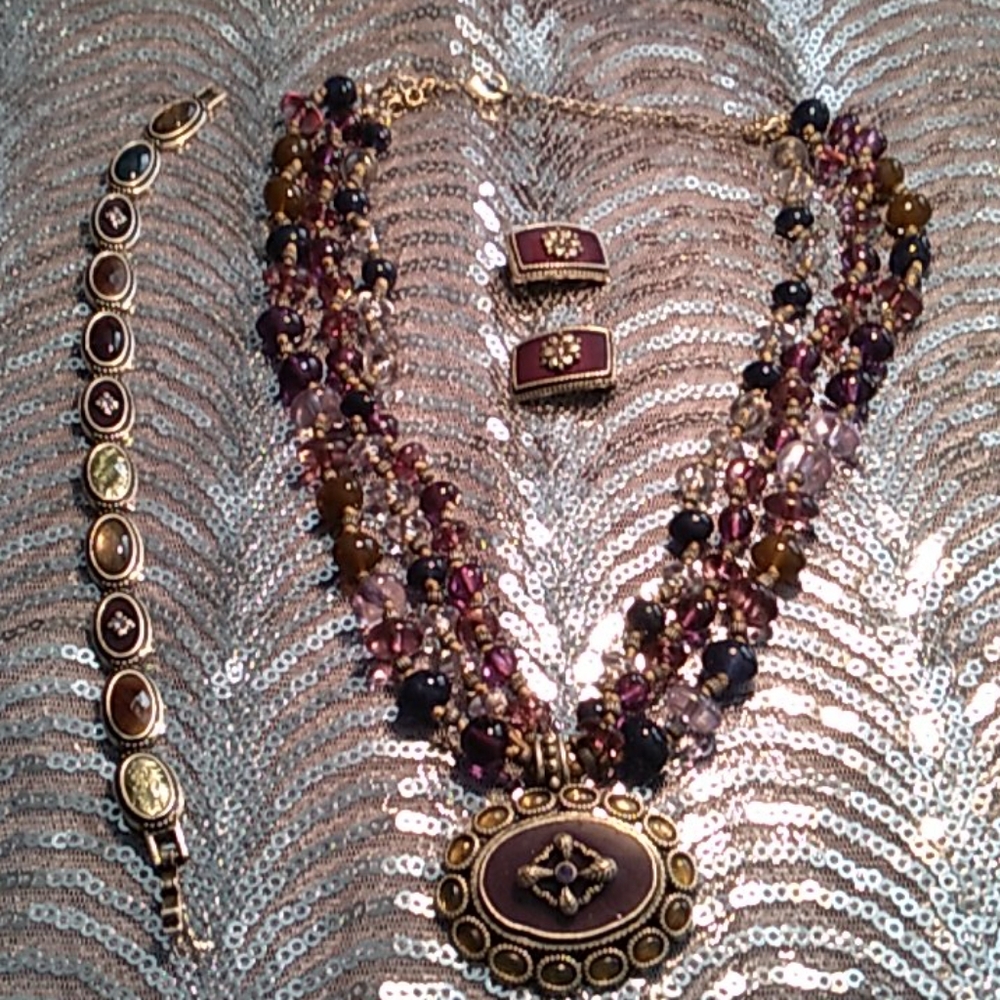 NEW. Necklace earrings and bracelet